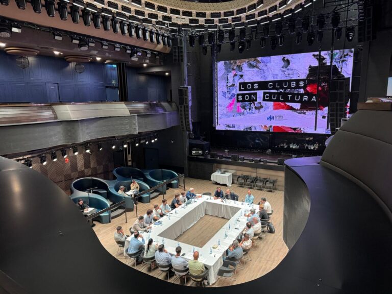 Os locais de lecer nocturno reivindican na sala Pelícano o seu papel no sector cultural como espazos de creación artística