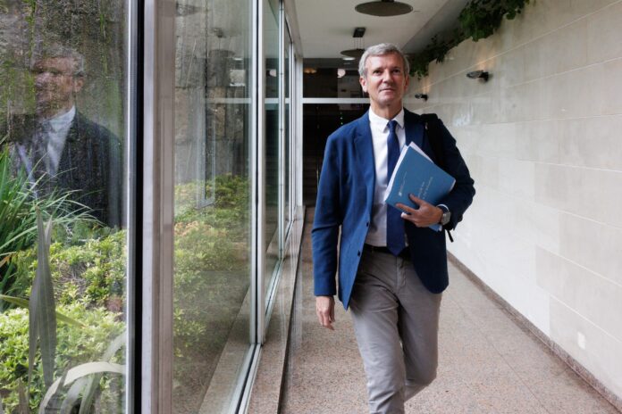 O titular do Executivo galego, Alfonso Rueda, preside a reunión do Consello da Xunta. Sala do Consello, 21/07/25.. XUNTA