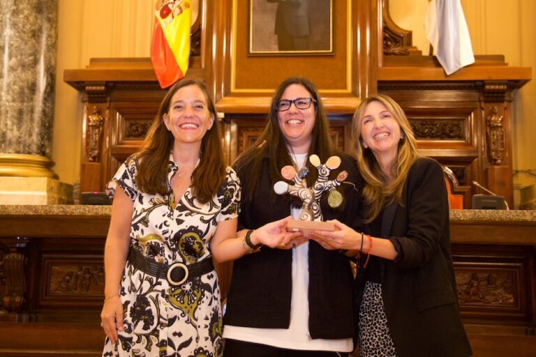 ALAS A Coruña recibiu o II Premio Tomás Fábregas polo seu compromiso na loita contra a LGTBIfobia