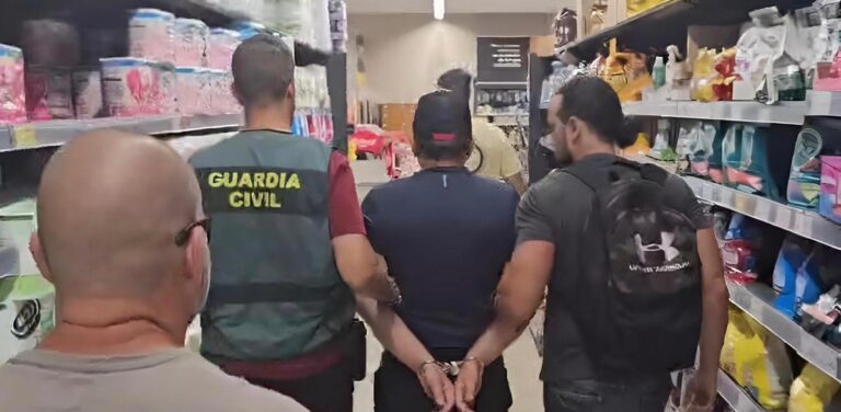 Detido por roubar polbo e conservas valorados en máis de 1.000 en euros en supermercados de Oleiros