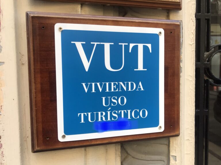 A Asociación de Vivendas Turísticas de Galicia recorre ante o TSXG a ordenanza que regula o sector na Coruña