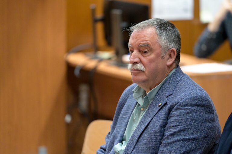 Absolto o alcalde de Oleiros pola demolición da Casa Carniceiro tras un incendio