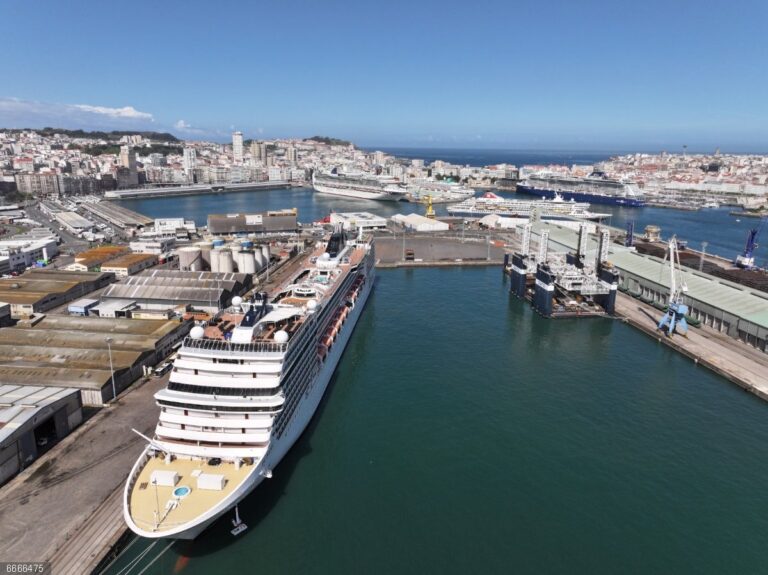 A Coruña e Santiago aplican a taxa turística con oposición do sector hoteleiro