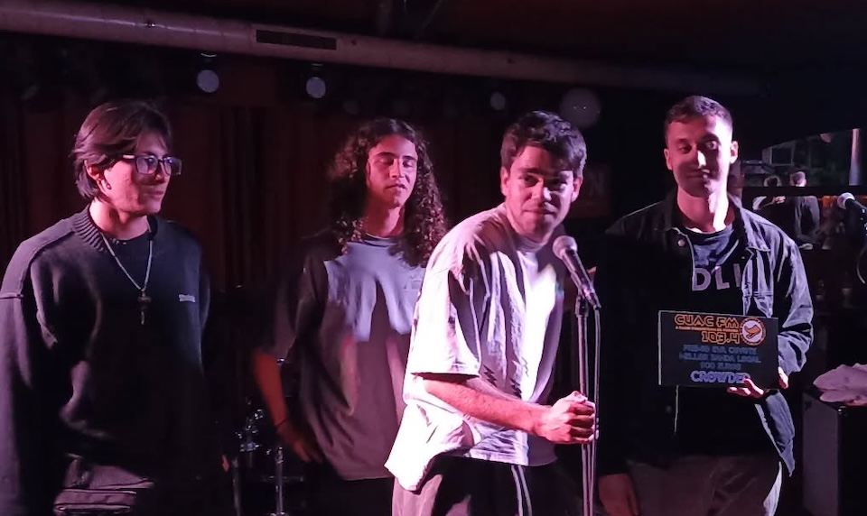 @crowded_coruna reciben el Premio Eva Coyote á Mellor Banda Local do XXVII Concurso de bandas e solistas de Cuac Fm