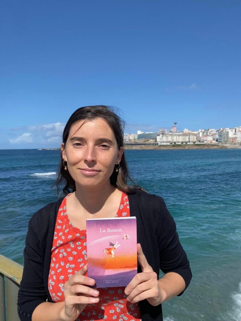 Julia Abalde, creadora: “A autoedición permite crear formatos máis arriscados e con máis xogo”
