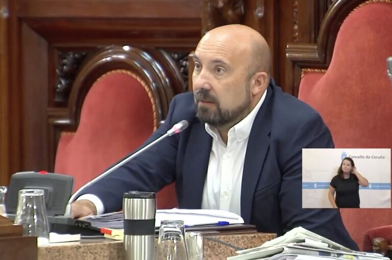 Lage Tunas fixo de moderador do pleno da Coruna