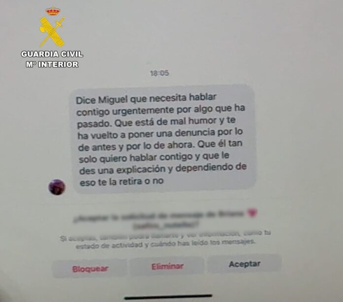 Mensaxe acosador sexual polas redes sociais