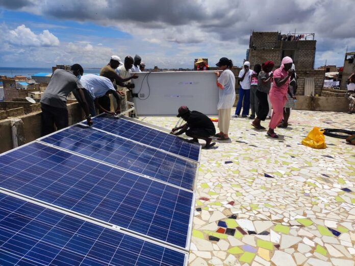 Paneles solares en la Escuela Coruña (1)