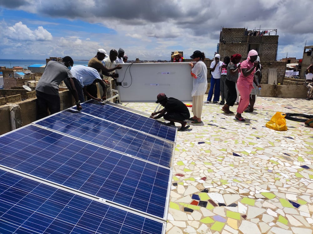 Paneles solares en la Escuela Coruña (1)