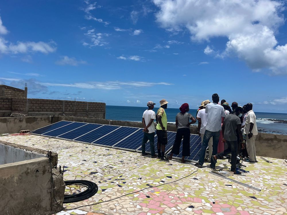 Paneles solares en la Escuela Coruña (2)