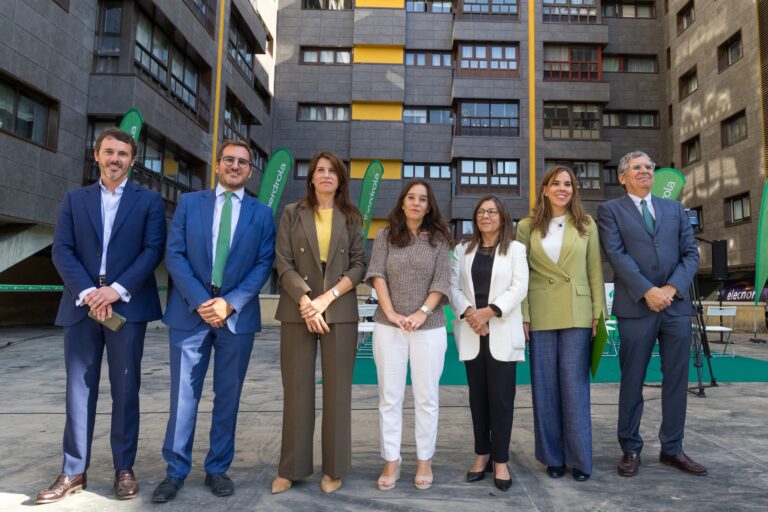 Obras de mellora enerxética da Torre Efisa da Coruña, un edificio con 181 vivendas