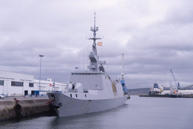 As 2,4 toneladas que un buque militar francés desembarcou na Coruña tiñan como destino España