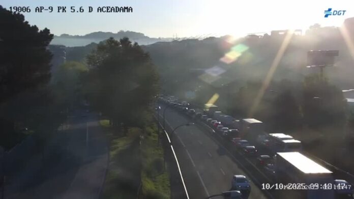 Retencións tralo accidente no Burgo-Fonte: DGT