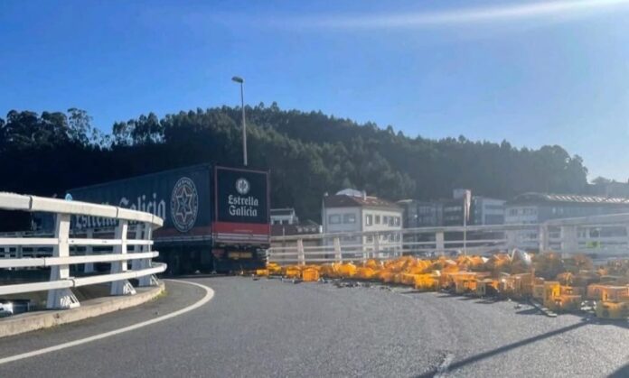 Camion estrella caido en Sabon Camion estrella caido en Sabon