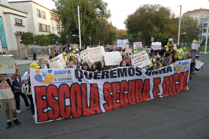 Concentración de nais e pais do CEIP Prácticas