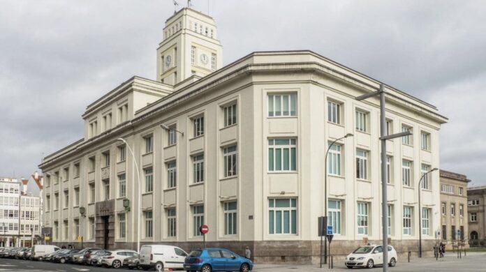 O edificio de Correos acollera a nova sede da RTVE na Coruna