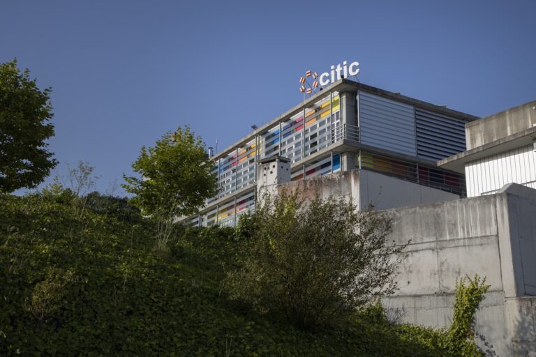 Un home ameaza cunha bomba falsa a Facultade de Informática da UdC