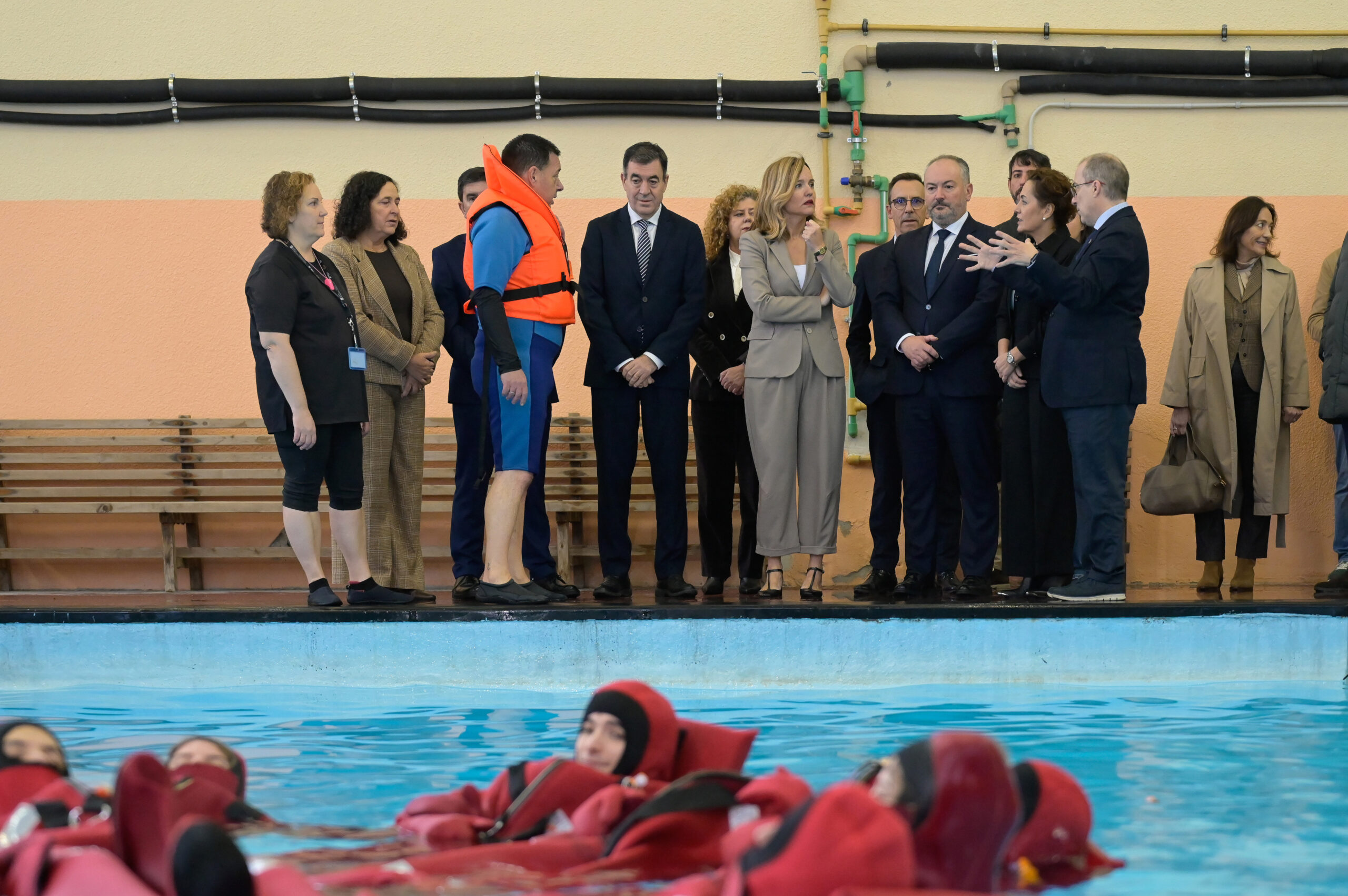 Arquivo - A ministra de Educación, Formación Profesional e Deportes e portavoz do Goberno, Pilar Alegría, e o conselleiro de Educación, Ciencia, Universidades e FP, Román Rodríguez, nunha visita ao CIFP Universidade Laboral de Culleredo (A Coruña). M. DYLAN - Arquivo