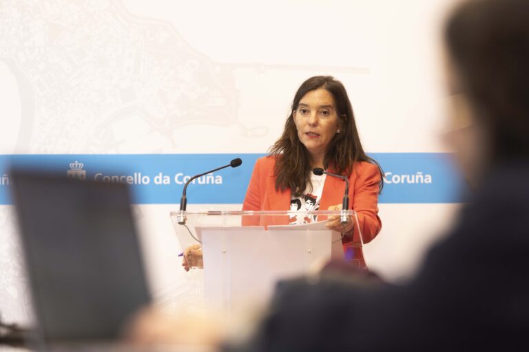 Inés Rey dubida da palabra da Xunta sobre Medicina e acusa ao Goberno galego de “arcaico”