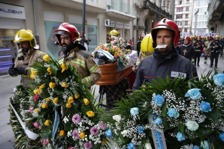 Bombeiros comarcais anuncian protestas e o cese de horas extra por incumprimento da Xunta na contratación