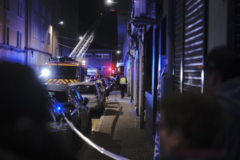 Morre un home e outro se acha en estado crítico pola inhalación de fume nun incendio rexistrado na Sagrada Familia