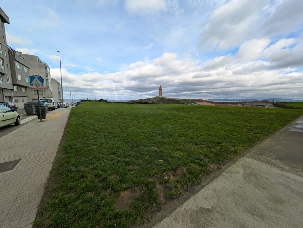 A pista multideporte de Monte Alto ira no Parque Carlos Casares preto da rua Faro Finisterre