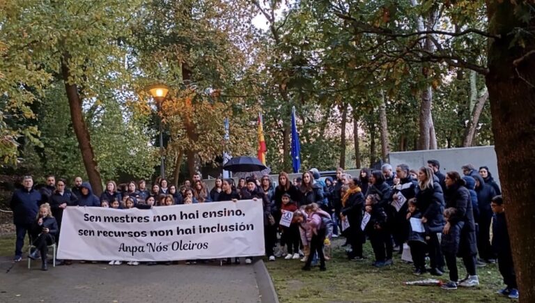 As familias de Oleiros responden ao Conselleiro con realidades e manifestacións por unha “educación pública, inclusiva e de calidade”