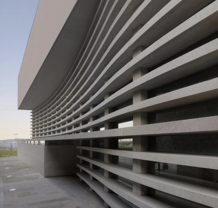 Fachada da Fundacion Luís Seoane-Foto-Hector Santos-Diez