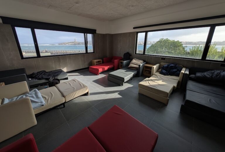 O Centro de Baixa Esixencia de Labañou cumple un ano: “Un espazo de dignidade dentro da cidade”