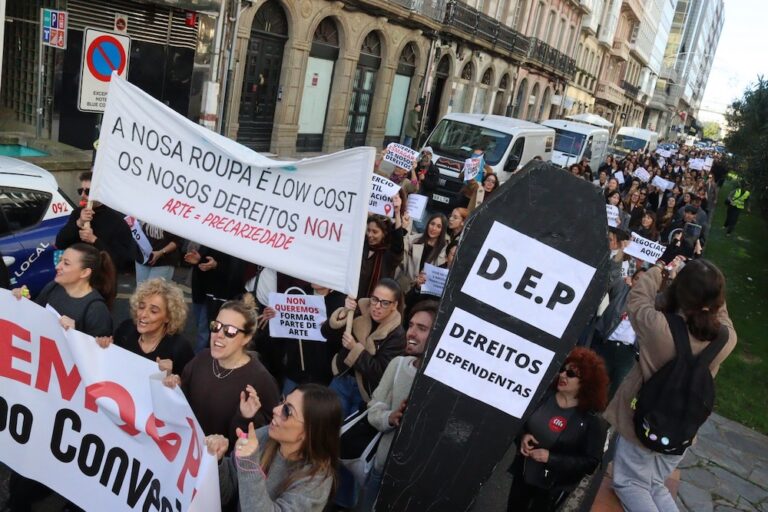 A folga do comercio téxtil en Coruña planta cara ao convenio estatal que “recorta dereitos”