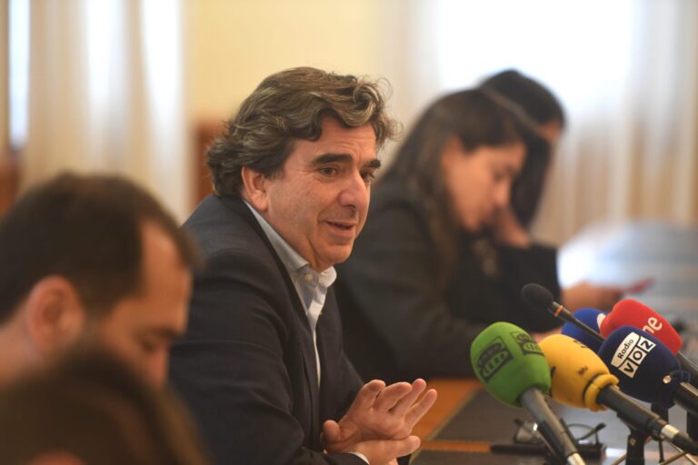 Aumenta a actividade pesqueira no porto da Coruña e o número de cruceiros