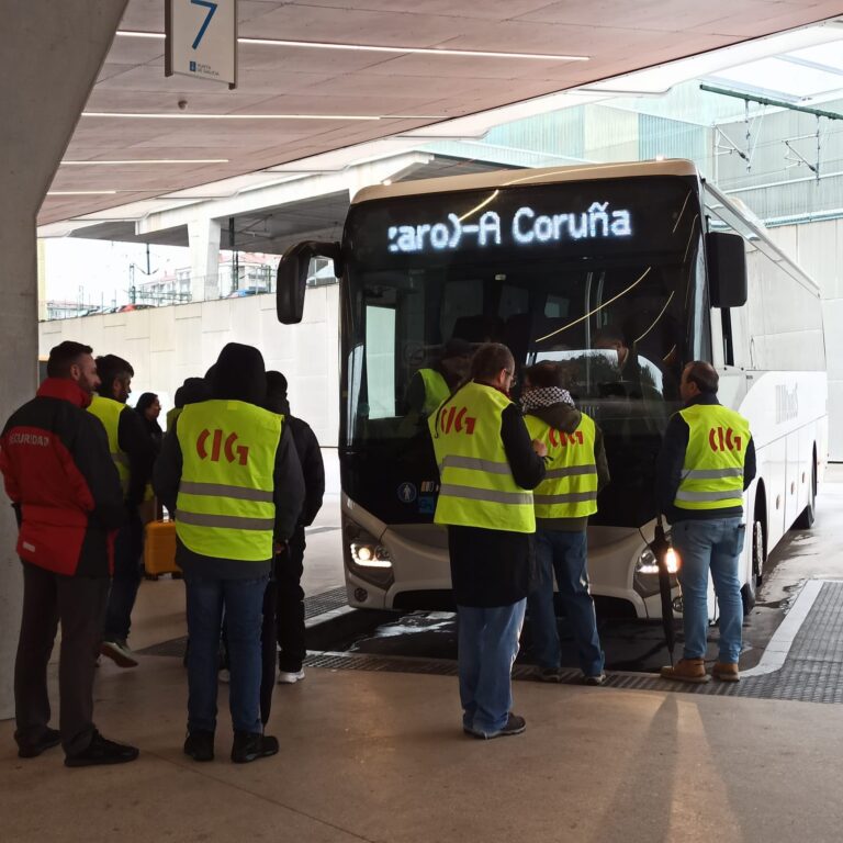 A cuarta xornada de folga paraliza o bus da provincia da Coruña na operación saída de Nadal