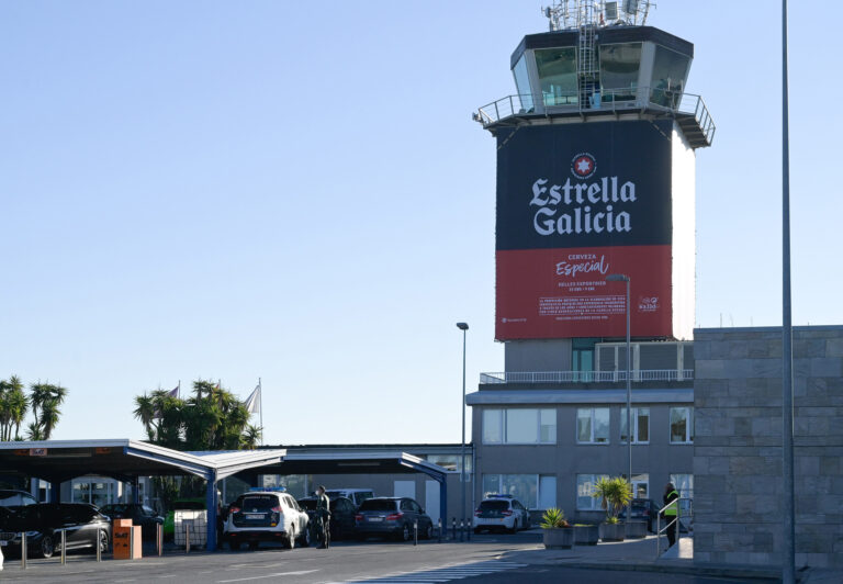 A presenza dun xabaril na pista do aeroporto da Coruña obrigou a desviar varios voos