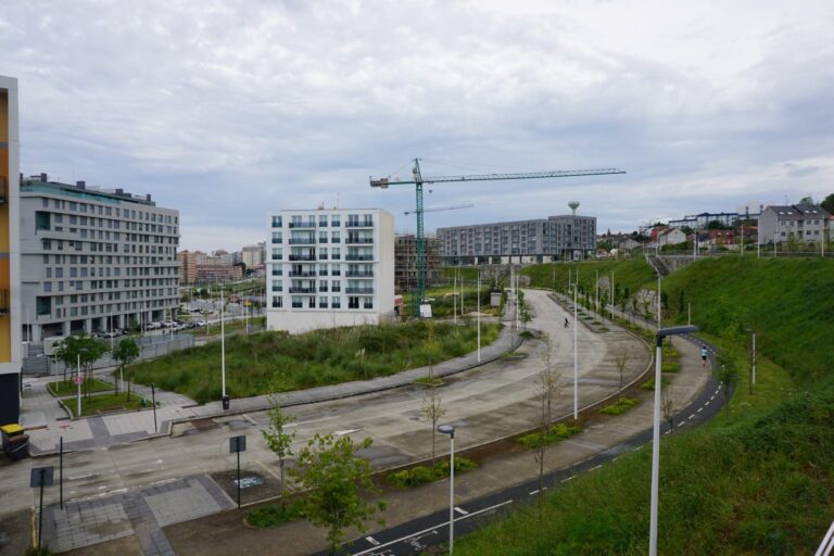 A Xunta impulsa a vivenda pública con máis de 700 novos fogares en Ferrol, A Coruña e Santiago