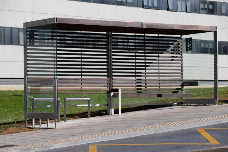 A Coruña conxela as tarifas do bus urbano e rebaixa o prezo para os mozos en 2026