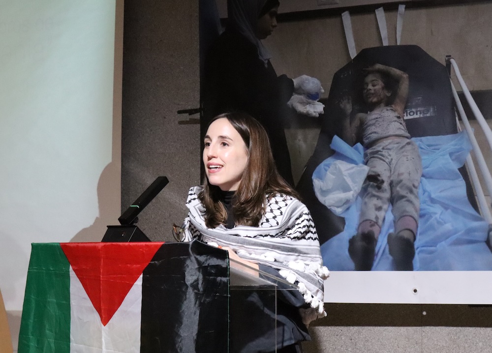 Cris Iglesias coa rede Acampa con Palestina