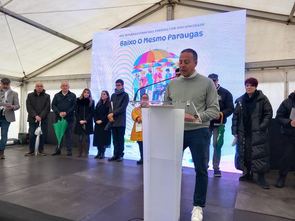 Dia da Discapacidade na Coruna-Baixo o Mesmo Paraugas presi Aspace