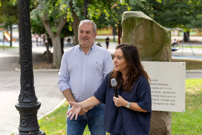 Ines Rey e Gonzalo Castro nun acto no Paruqe de Marte-Foto-@coruna.gal