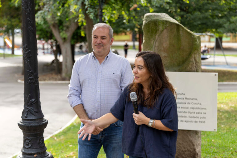 Ines Rey e Gonzalo Castro nun acto no Paruqe de Marte-Foto-@coruna.gal
