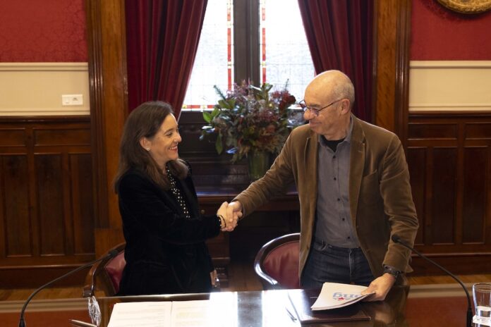 Ines Rey e Jorquera selan o acordo dos orzamentos