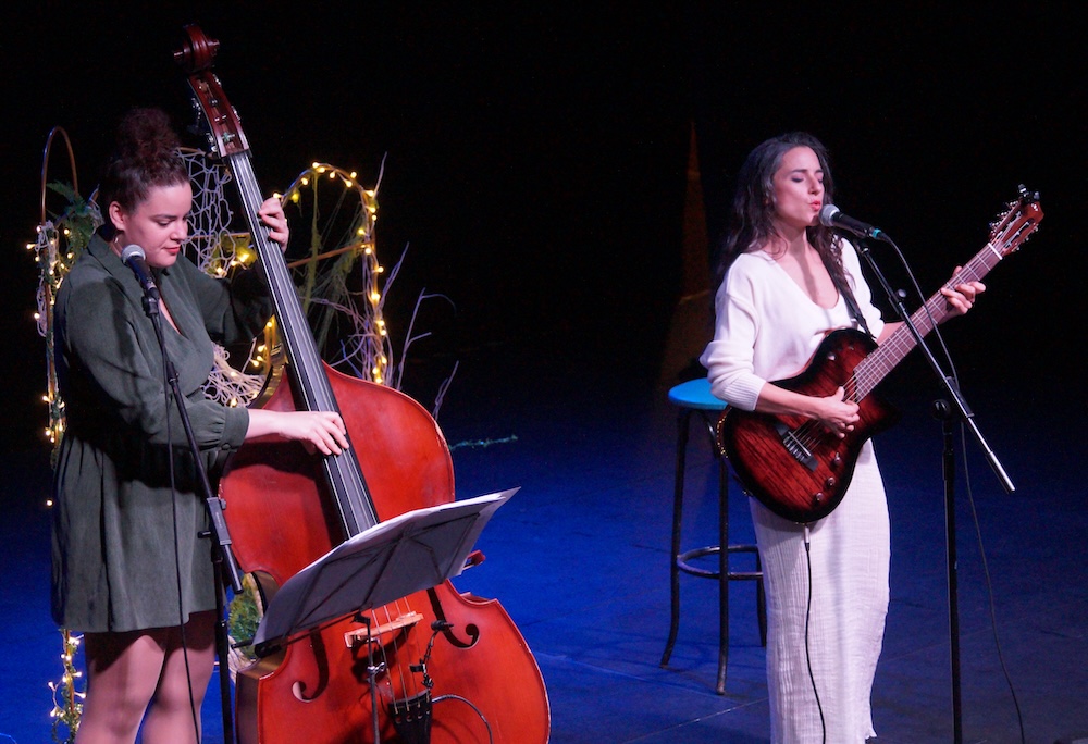 Sofia Espineira e Yudith Almeida no Forum-Mulleres na Rua