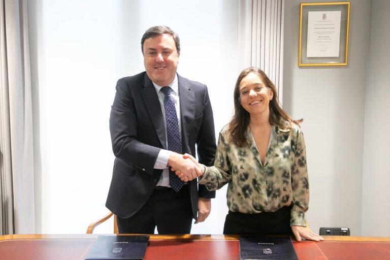 O Teatro Colón quedará “plenamente integrado” na rede pública de espazos culturais do concello