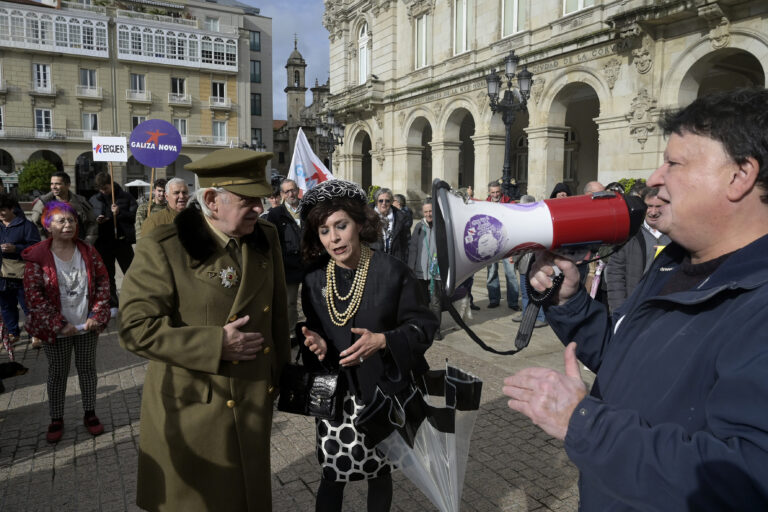 Elementos franquistas continúan na Coruña, denuncia a Comisión pola Memoria que pide a súa retirada inmediata