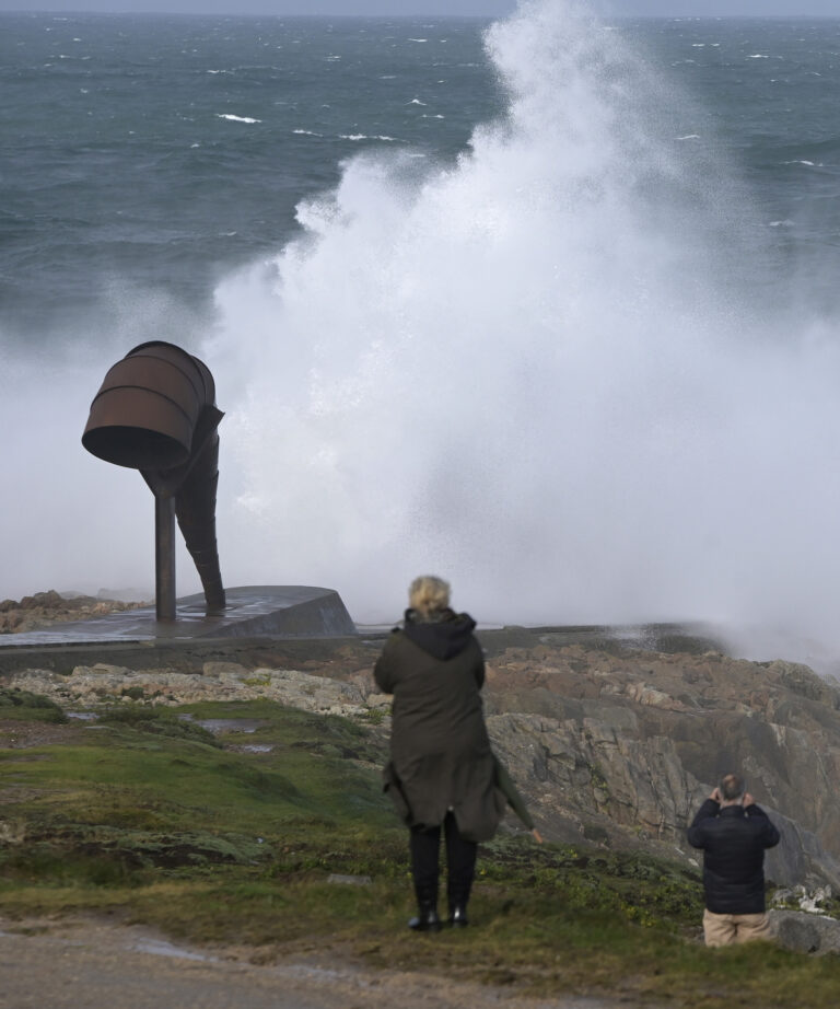 A alerta vermella desactívase na Coruña e queda aviso laranxa no litoral galego á espera de ‘Ingrid’