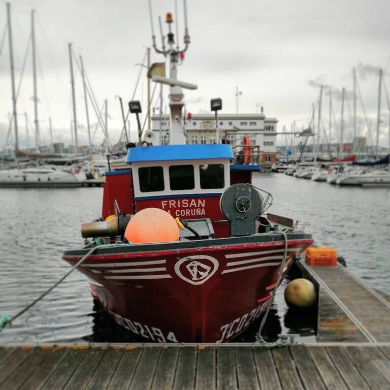 Barco de pesca artesanal Frisan na Coruña-Foto-Pescados Rabina