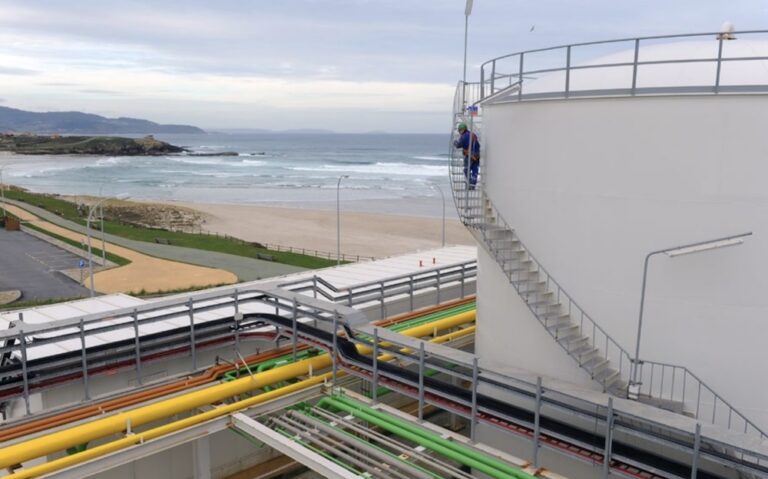 Detidos tres empregados da central térmica de Sabón por roubar máis de 250.000 euros en material