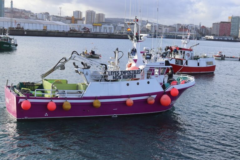 O mar da Coruña revólvese ante o Regulamento Europeo de Control