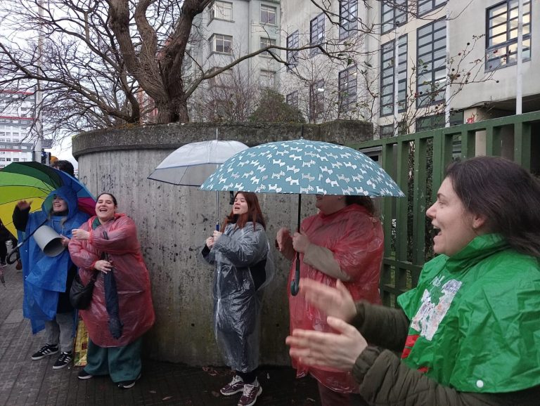 “Os nenos dan clase con caldeiros de auga”, denuncian pais do CEIP Wenceslao Fernández Flores