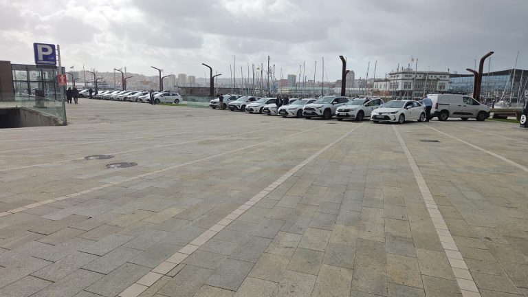 Taxistas protestan novamente na Coruña contra os VTC: “Non hai expedientes contra eles”