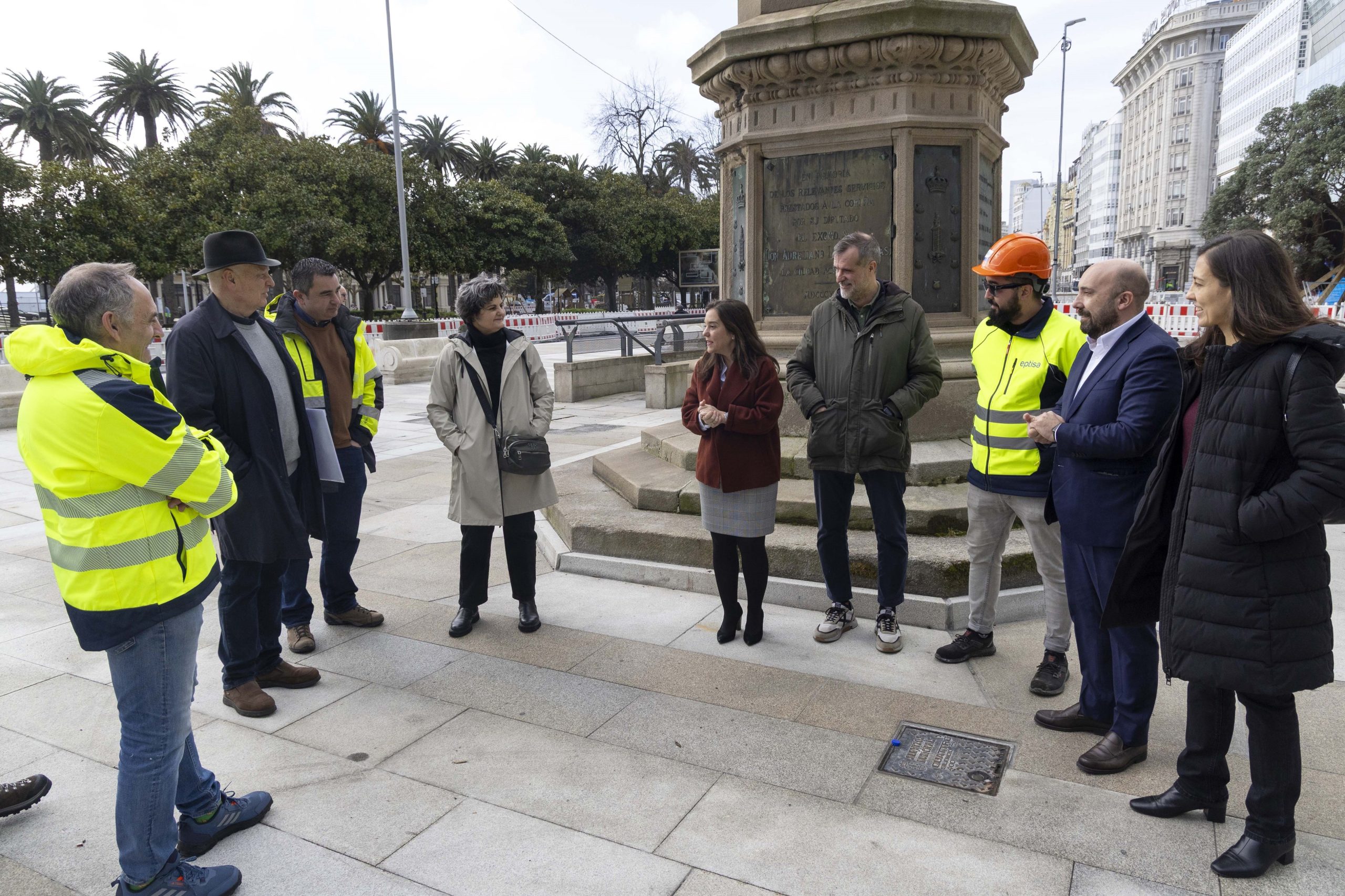 A alcaldesa da Coruña, Inés Rei, visita as obras nos Cantóns. ANDY PÉREZ
